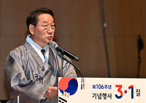 유정복 인천시장이 1일 아트센터인천에서 열린 제106주년 3.1절 기념식에서 기념사를 하고 있다. 사진=인천시 제공