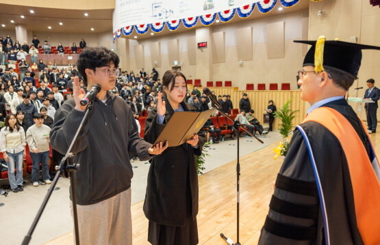 경상국립대학교는 3월 4일 오전 10시 GNU컨벤션센터 대강당에서 2025학년도 입학식을 개최했다. 사진=경상국립대 제공