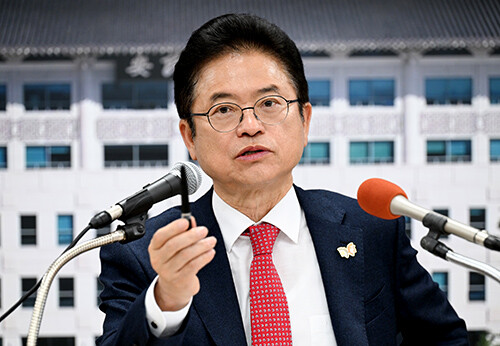 이철우 지사가 6일 도청에서 저출생과 전쟁 시즌2 '저출생 대전환' 언론브리핑을 갖고 있다. 사진=경북도 제[공