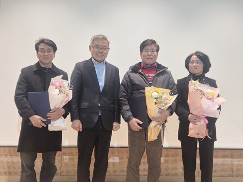 사회적기업 양평군에너지협동조합 최충기 이사장(왼쪽 두 번째). 사진=양평군에너지협동조합 제공