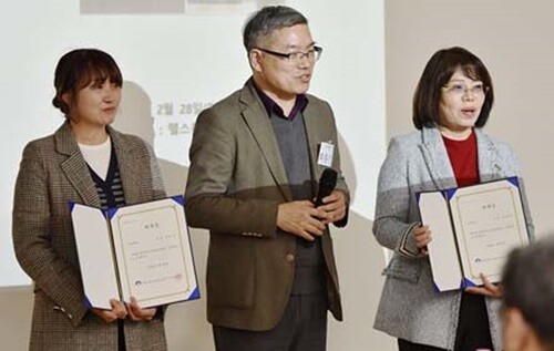 국민의힘 오혜자 부의장(오른쪽)과 더불어민주당 여현정 의원이 자문위원으로 위촉됐다. 사진은 제3기 대의원 대회. 사진=양평군에너지협동조합 제공