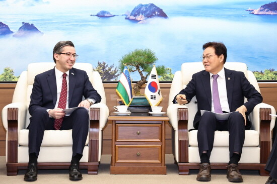 주한 우즈베키스탄 대사 면담 장면. 사진=경남도 제공