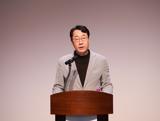 정명근 화성특례시장이 15일 2025년 화성특례시 장학관 입사식에서 인사말을 하고 있다. 사진=화성특례시 제공