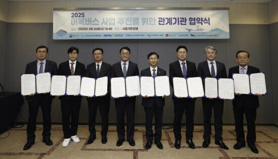 협약식 체결 장면, 오른쪽 두 번째가 부산항만공사 간주태 운영본부장, 네 번째가 송명달 해양수산부 차관. 사진=BPA 제공