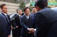 광화문 대신 산불 현장으로…'2심 무죄' 이재명 들토끼 사냥 총력전