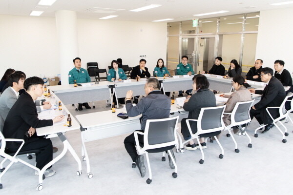 김포반다비체육센터 개장 전 현장 간담회 모습. 사진=김포시의회 제공