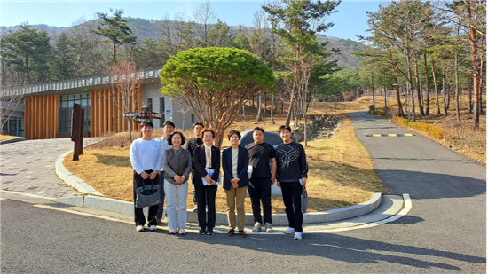 친환경 장묘 선진지 벤치마킹 실시 장면. 사진=김해시 제공