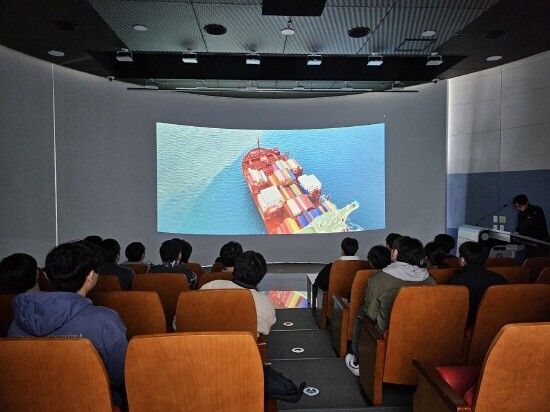 견학 행사 모습. 사진=경남도 제공