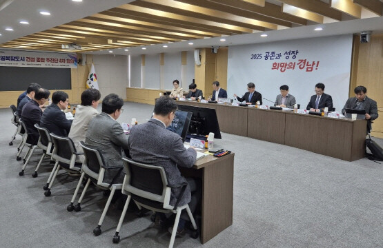 우주항공복합도시 건설 종합 추진단 4차 회의 장면. 사진=사천시 제공