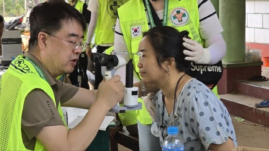 정근 이사장의 진료 장면. 사진=온병원 제공