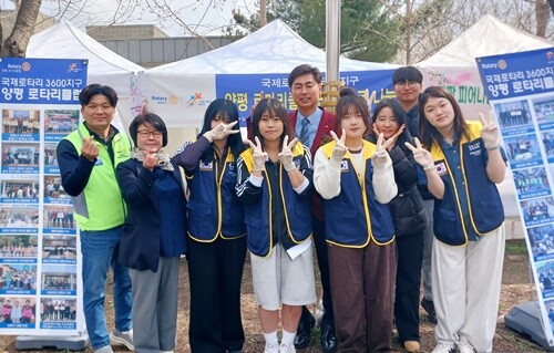 이날 행사에는 양평로타리클럽이 후원하는 양일고등학교 인터랙트 학생들도 참여하여 봉사를 배우고 실천하는 뜻깊은 시간을 가졌다. 사진=양평로타리클럽 제공