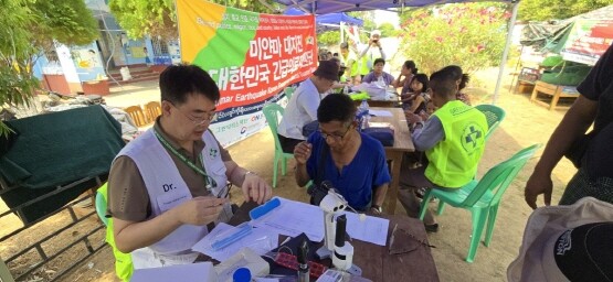 정근 이사장의 진료 장면. 사진=온병원 제공