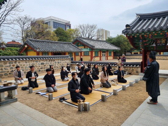 2025년 숭선전제례 학생 제관 참여 장면. 사진=김해시 제공