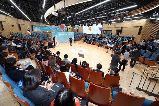 경기도교육청이 11일 남부청사에서 '2025 공약이행평가단 위촉식'을 갖고 있다. 사진=경기도교육청 제공