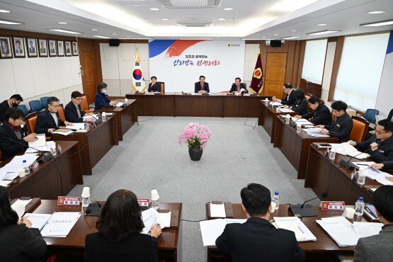 최학범 의장 주재 반부패 전달 회의 장면. 사진=경남도의회 제공