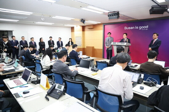 제3회 부울경경제동맹정책협의회 기자회견 장면. 사진=경남도 제공
