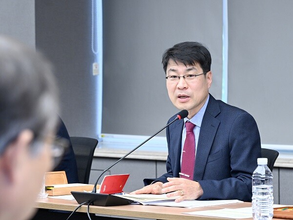 김정기 대구시장 권한대행이 14일 시청 산격청사 대회의실에서 첫 간부회의를 주재하고 있다. 사진=대구시 제공