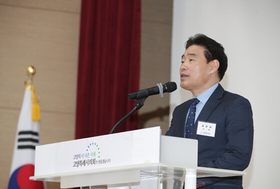 김운남 고양특례시의회 의장이 개원 34주년 기념식에서 기념사를 전하고 있다. 사진=고양특례시의회 제공