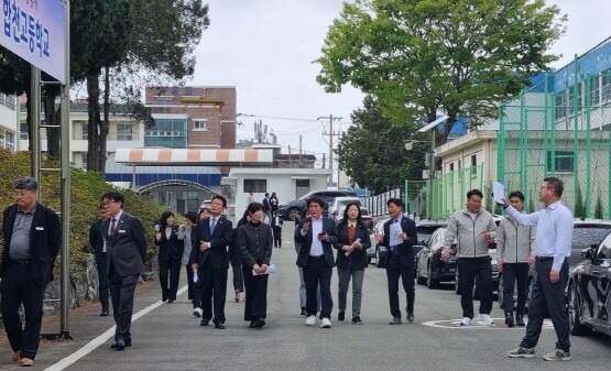 현지 의정활동 장면. 사진=경남도의회 제공