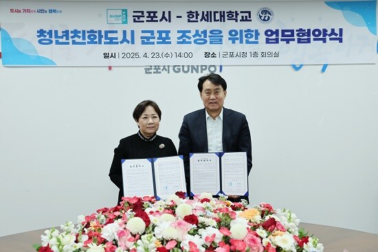 왼쪽부터 뱅인자 한세대 총장, 하은호 군포시장. 사진=군포시 제공