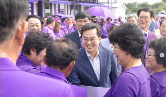 김동연 지사를 환영하는 하의도 주민들. 사진=경기도
