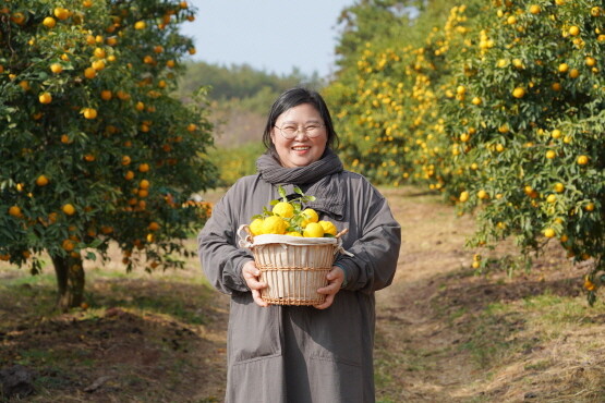 완도 오진영 씨와 유자차. 사진=롯데백화점 제공