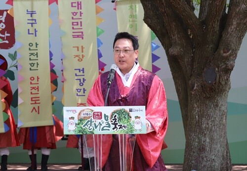 축사를 하는 황선호 군의장. 사진=김현술 기자