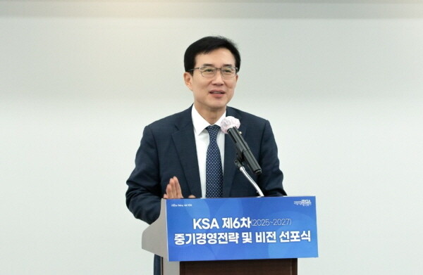 문동민 한국표준협회 회장이 제6차 중기전략을 선포하고 있다. 사진=한국표준협회 제공