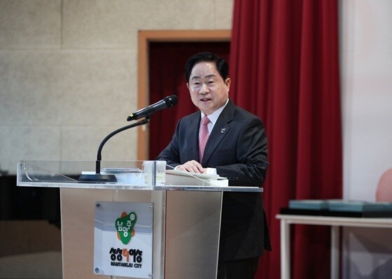주광덕 냠양주시장이 지난 1일 월례조회에서 '마석~상봉 셔틀열차' 정상개통의 의지를 밝히고 있다. 사진=남양주시 제공