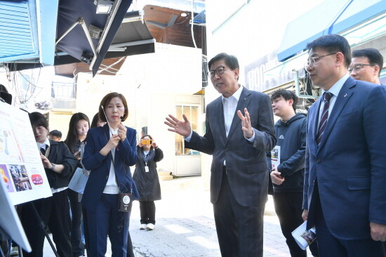 상권 현장 방문 장면. 사진=부산시 제공