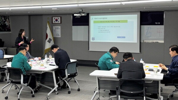 에스알이 지난달 30일 서울 강남구 본사사옥에서 대표이사 등 경영진을 대상으로 경영진 리더십 교육을 진행하고 있다. 사진=에스알 제공