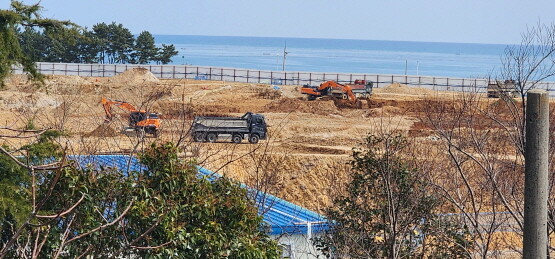 기장군 일광읍 옛 한국유리 부지 모습. 현재 동일스위트에서 아파트를 짓기 위한 기초공사를 진행 중이다. 사진=부산언론인연합회 제공