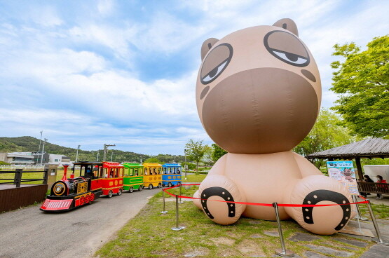 ‘말마’를 형상화한 대형 인형. 사진=렛츠런파크 부산경남 제공