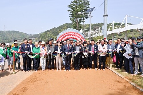 지난 해 4월 개최된 맨발걷기 활성화 출정식. 사진=양평군청 제공