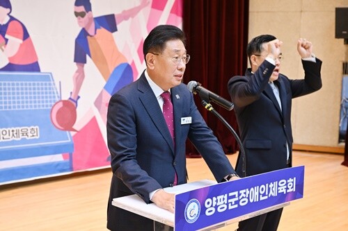 지난 해 11월 개최된 양평군수배 장애인 체육대회에서 인사말을 하는 전진선 군수. 사진=양평군 제공