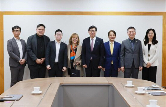 ‘PLUG AND PLAY’ 임직원 접견 장면. 사진=부산시 제공
