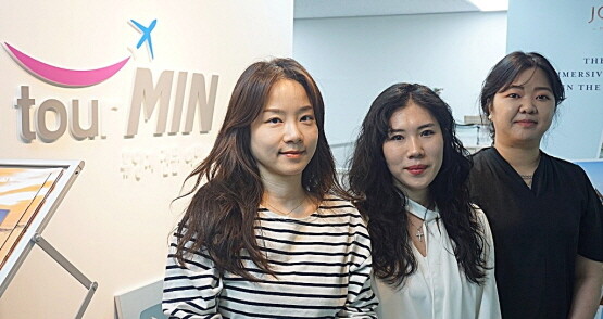 투어민 온라인팀. 왼쪽부터 서희영 과장, 이슬기 총괄이사, 박한나 과장. 사진=투어민 제공