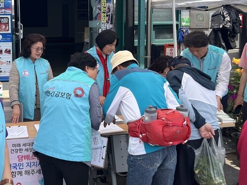건보공단 양평지사 자문위원회가 진행한 담배소송 범국민 지지서명 운동 현장. 사진=건보공단 양평지사 제공