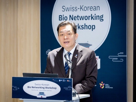 이재준 수원특례시장이 22일 '2025 한국-스위스 바이오 네트워킹 워크숍'에서 인사말을 하고 있다. 사진=수원특례시 제공