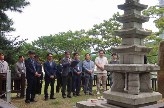 렛츠런파크 부산경남은 경마의 날을 맞아 말 위령제를 열고 경주마와 경마관계자의 안전을 기원했다. 사진=한국마사회 부산경남본부 제공