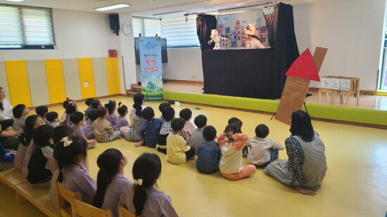 ‘2025년 찾아가는 환경 인형극’ 장면. 사진=기장군 제공