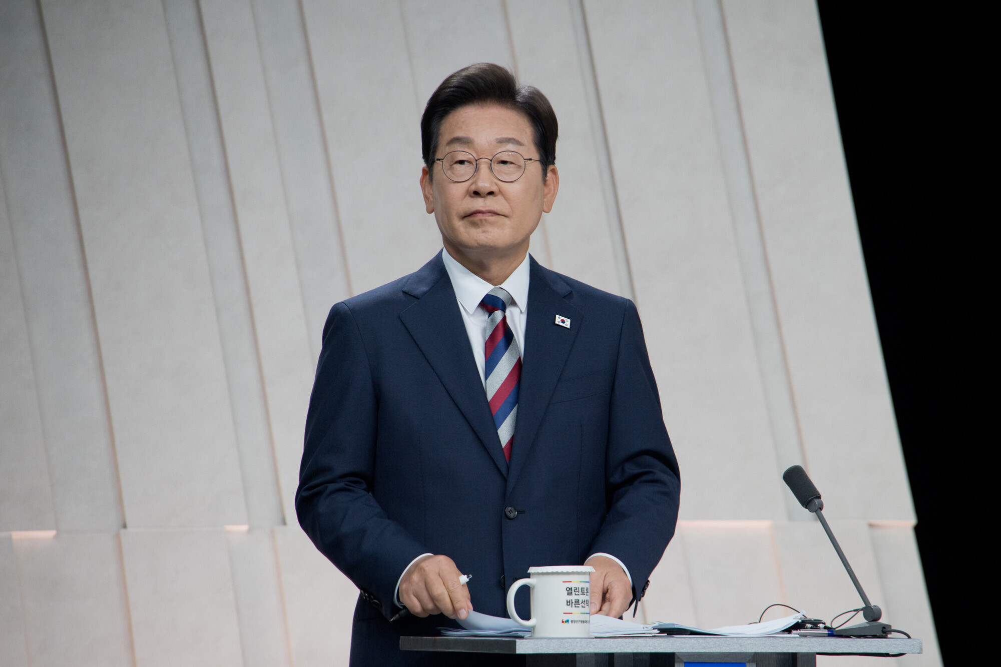 5월 27일 제3차 대선 TV토론회에서 이준석 개혁신당 의원을 향해 계엄 해제 요구 결의안 표결 불참 관련 질문을 했던 이재명 대통령. 사진=이종현 기자