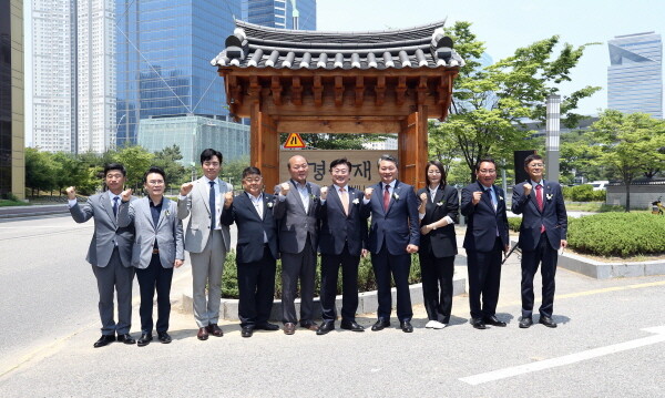 18일 IFEZ는 경원재바이워커힐 경원재 영접마당에서 인천시의회 산업경제위원회 의원, 대일인터내셔널히스피틸리티 등 관계자와 함께 '경원재바이워커힐 오프닝'을 개최했다. 사진=인천경제청 제공