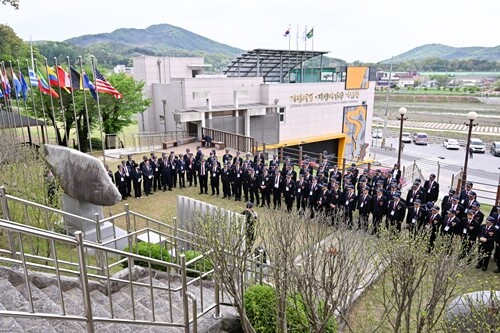 대한민국 무공수훈자회 회원들이 지평전투기념관을 방문했다. 사진=양평군청 제공