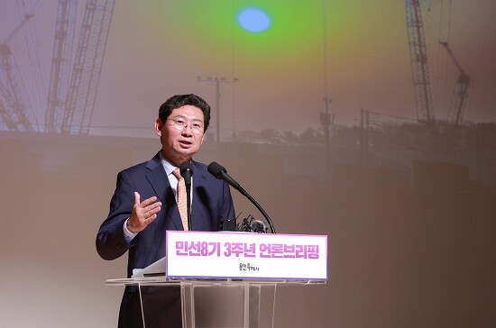 이상일 용인특례시장이 23일 민선 8기 취임 3주년 언론브리핑을 갖고 있다. 사진=용인특례시 제공