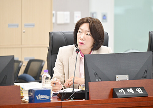 경기도의회 이혜원 도의원(국민의힘, 양평2)이 경기도교육청 예산결산특별위원회에서 추경예산안 집행의 타당성과 준비 부족 문제를 짚으며, 보다 신중하고 체계적인 예산 운용을 촉구했다. 사진=경기도의회 제공