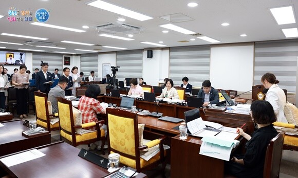 행정사무감사를 진행하고 있는 양평군의회. 사진=양평군의회 제공
