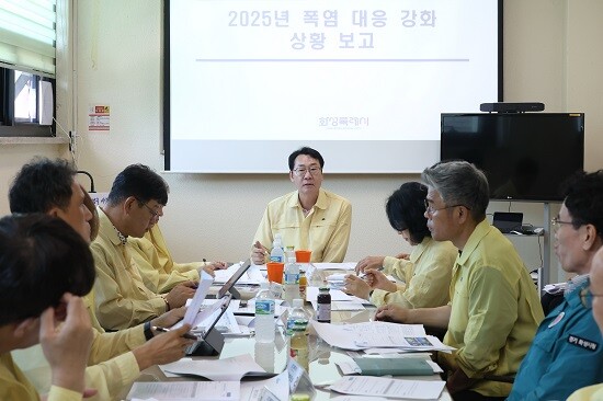 정명근 화성특례시장이 12일 제3차 폭염 대응 강화 상황보고회를 개최하고 있다. 사진=화성특례시 제공