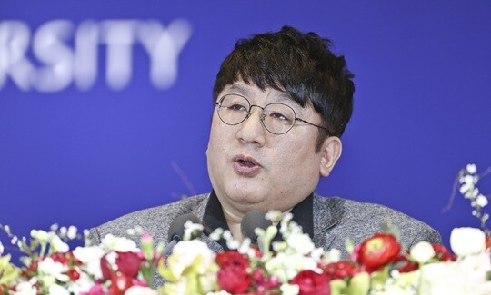 방시혁 의장은 하이브가 상장하기 전인 2019년~2020년 기존 투자자들에게 상장이 지연될 것처럼 속여 지인이 설립한 사모펀드의 특수목적법인에 주식을 매도하게 한 혐의로 검찰에 고발됐다. 사진=일요신문DB