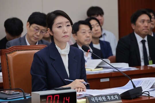 7월 14일 오후 국회 여성가족위원회에서 열린 강선우 여성가족부 장관 후보자에 대한 인사청문회에서 강 후보자가 기자들의 질문에 답하고 있다. 사진=이종현 기자